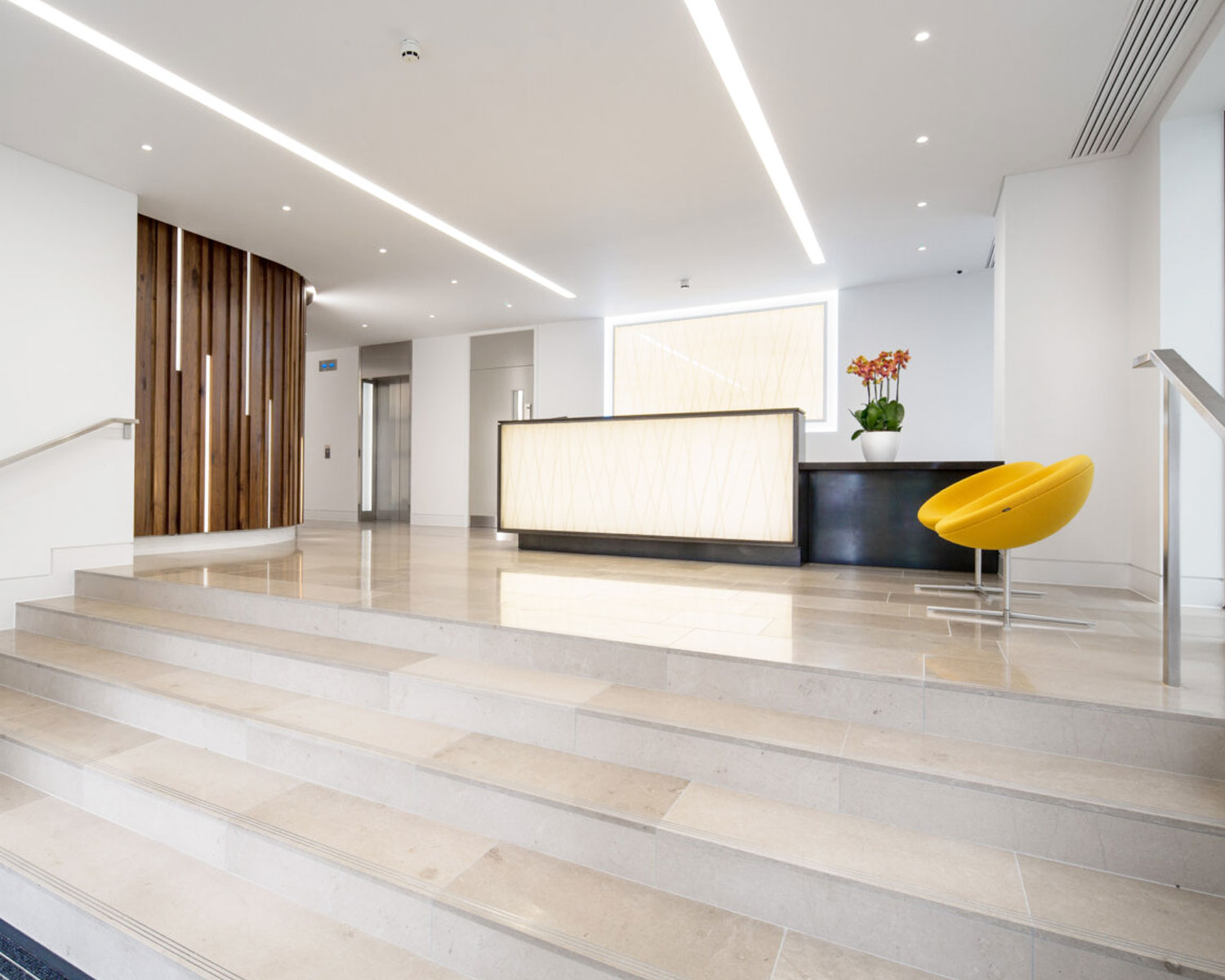 P1240 Architectural Lights For Serviced Office In London